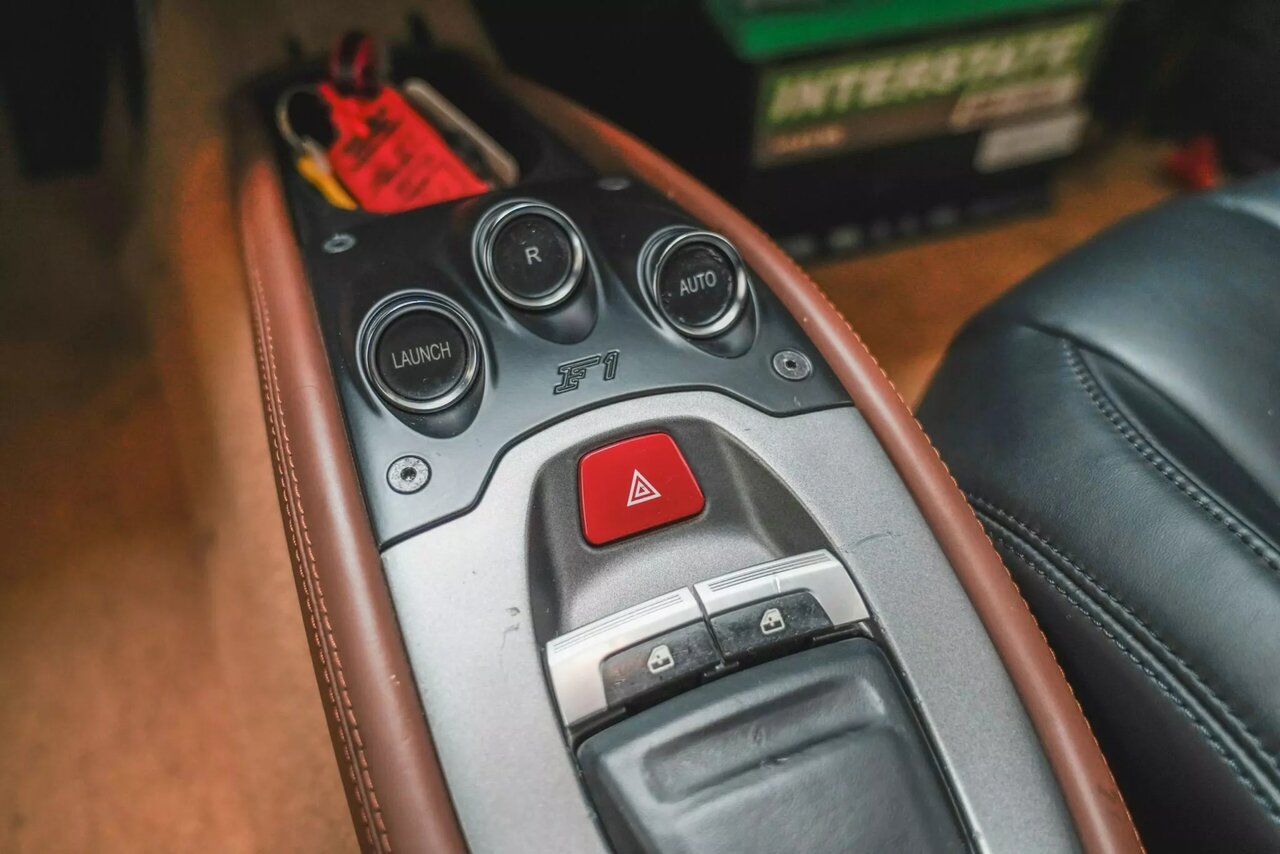 از پیست تا حراجی / فروش نمونه اولیه لافراری با قیمت میلیون دلاری