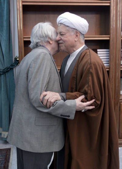 عکس | دیدار قدیمی استاد فرشچیان با مرحوم هاشمی رفسنجانی