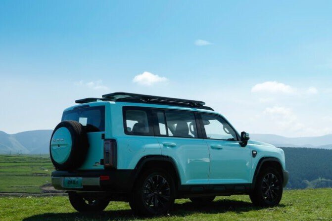 شاسیبلند چینی با نامی مشابه جنگنده «ف ۲۲» آمریکا / عکس