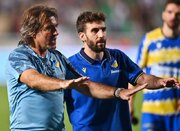 ببینید | پرتاب بطری توسط ریکاردو ساپینتو پس از اعلام پنالتی به سود تراکتور