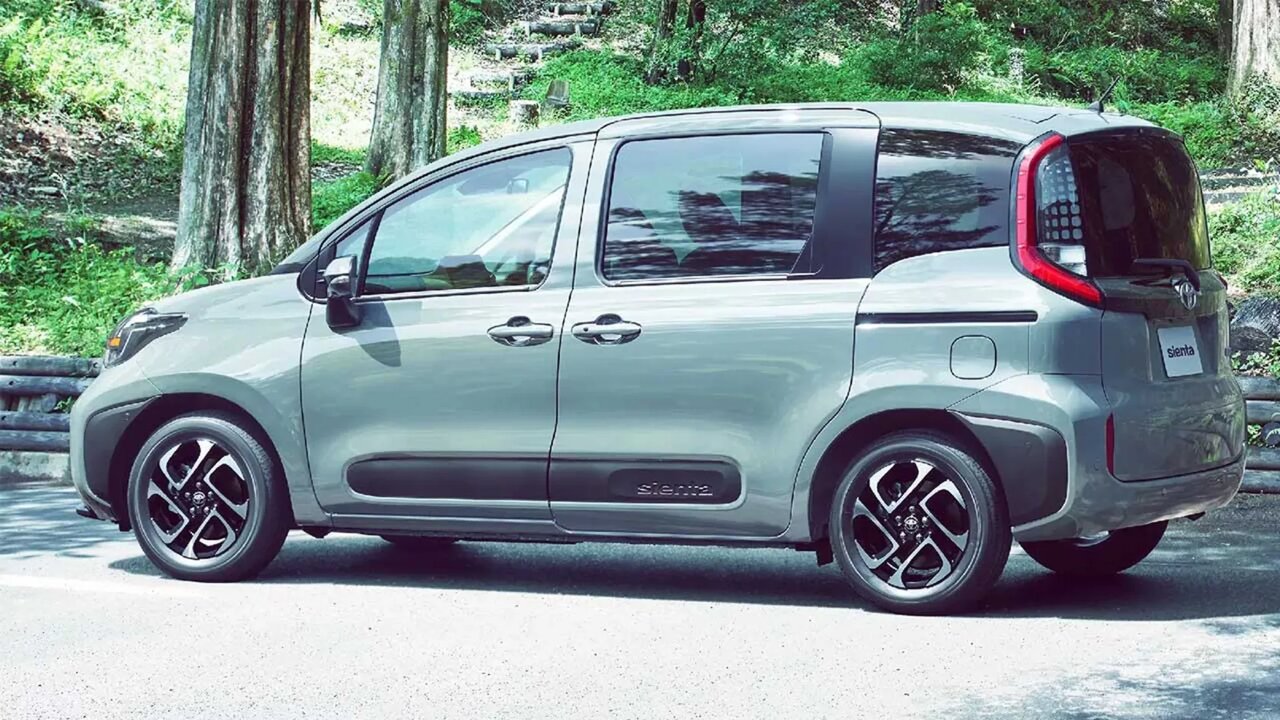 این خودروی تویوتا به دفتر کار تبدیل میشود! /عکس