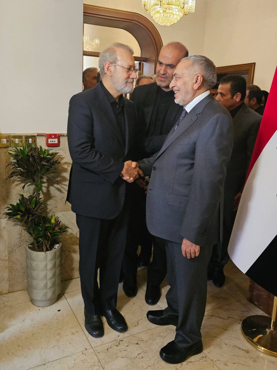 ژست خاص لاریجانی در دیدار با رئیس مجلس عراق + تصویر