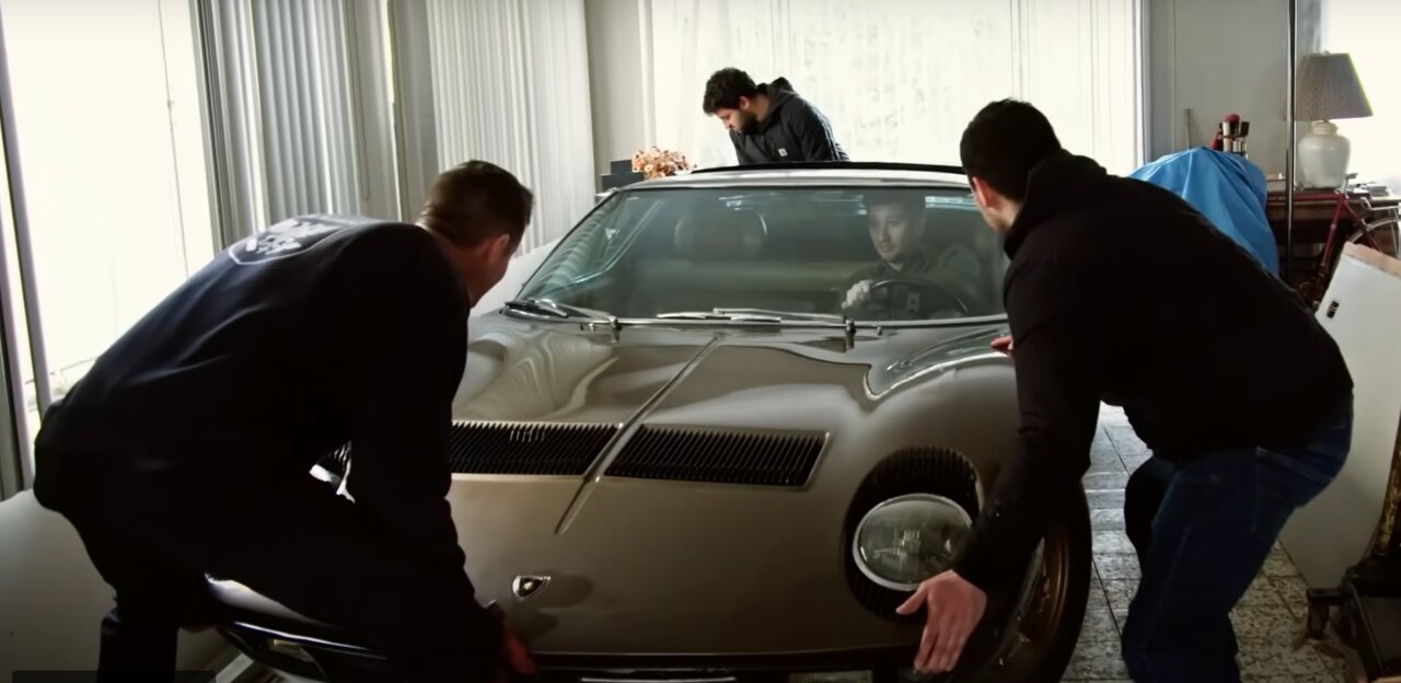 کشف گنج ۱۰۰ میلیاردی که سالها در خانه خاک میخورد / عکس