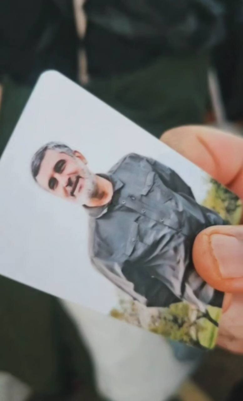 واکنش زائران به تصویر سردار شهید حاجی زاده + عکس