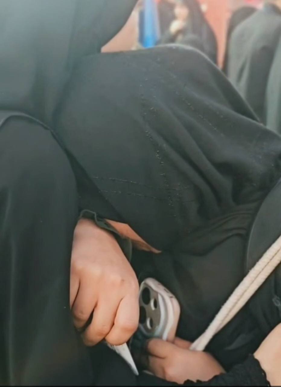 واکنش زائران به تصویر سردار شهید حاجی زاده + عکس