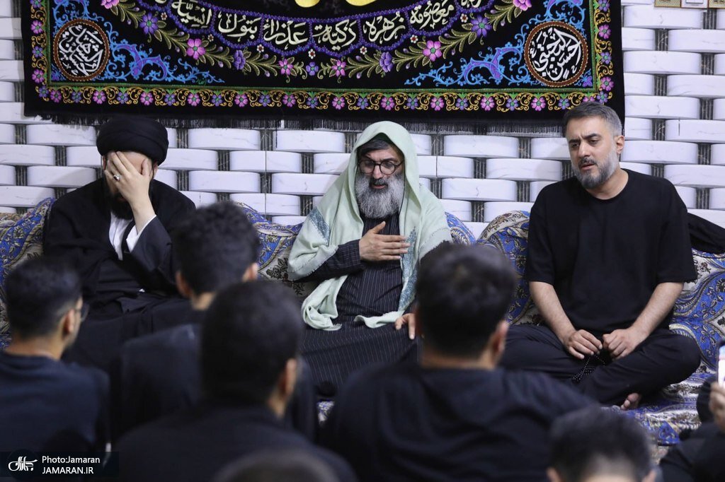 حضور سید علی خمینی در موکب ریحانةالنبی با مداحی پویانفر+تصویر
