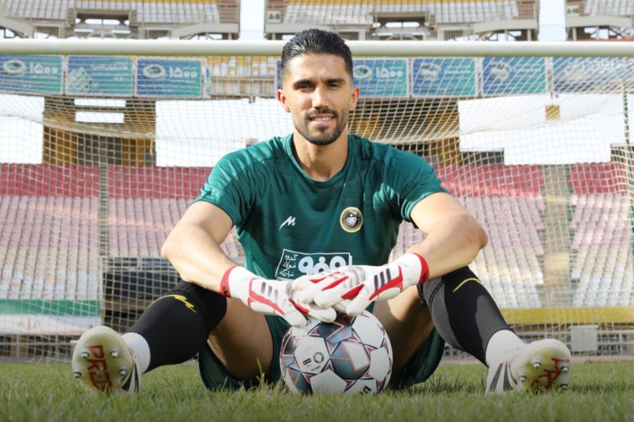 حسین حسینی سکوتش را شکست حسین حسینی سکوتش را شکست