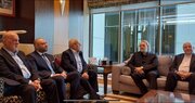 لاریجانی پس از ورود به بیروت: همواره به دنبال تحقق منافع ملی لبنان خواهیم بود/ رنج ملت لبنان را ما هم در ایران حس می‌کنیم