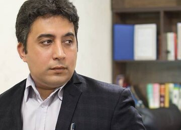 شاعر، منتقد و پژوهشگر ادبیات معاصر: شعر مدرن ایستادن در لبه معناست