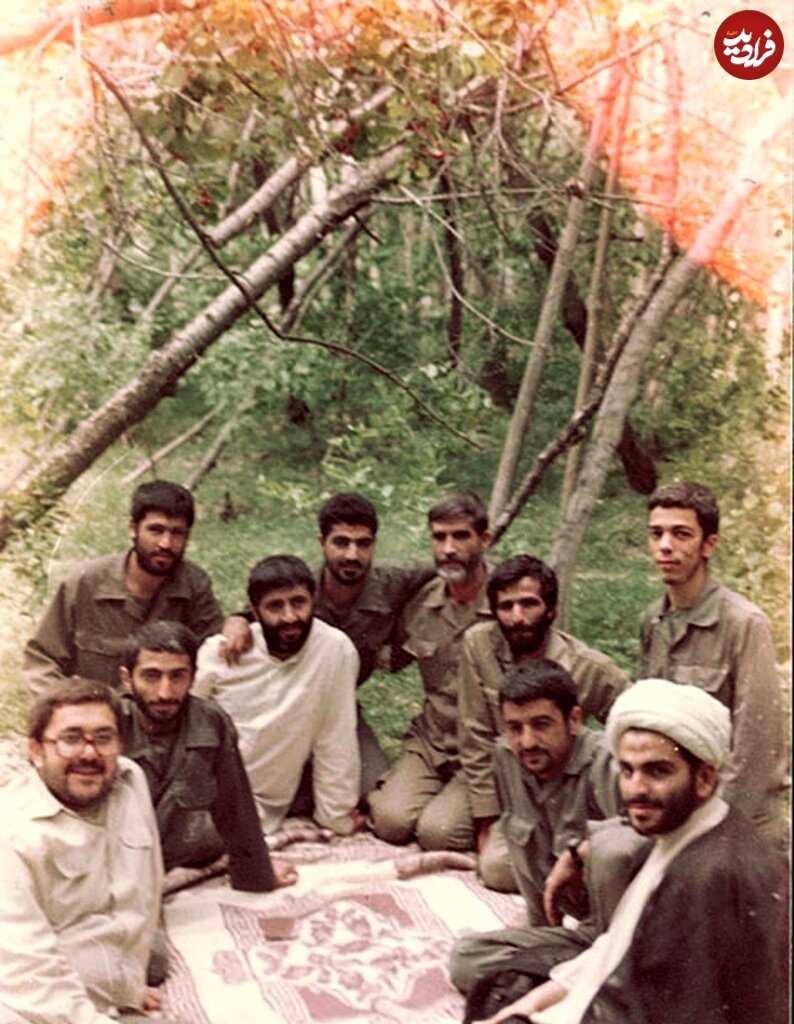 عکس/ سردار سلیمانی و سرلشکر باقری در یک باغ؛ دهه ۶۰