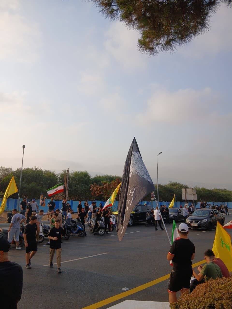 لاریجانی وارد لبنام شد/ تصاویری از استقبال از دبیر شورای عالی امنیت کلی در بیروت