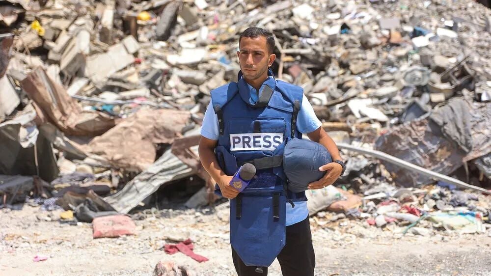 جنگ بی فرجام با حقیقت