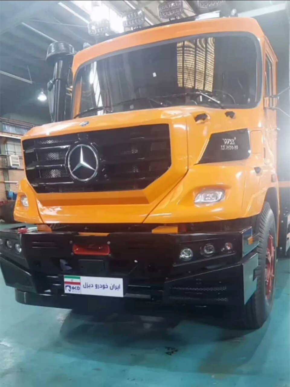 فیسلیفت بنز به سبک ایرانخودرو / کامیون ۶۰ ساله نونوار شد / عکس