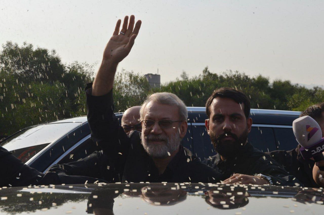 استقبال عجیب از علی لاریجانی در لبنان با برنج + تصویر