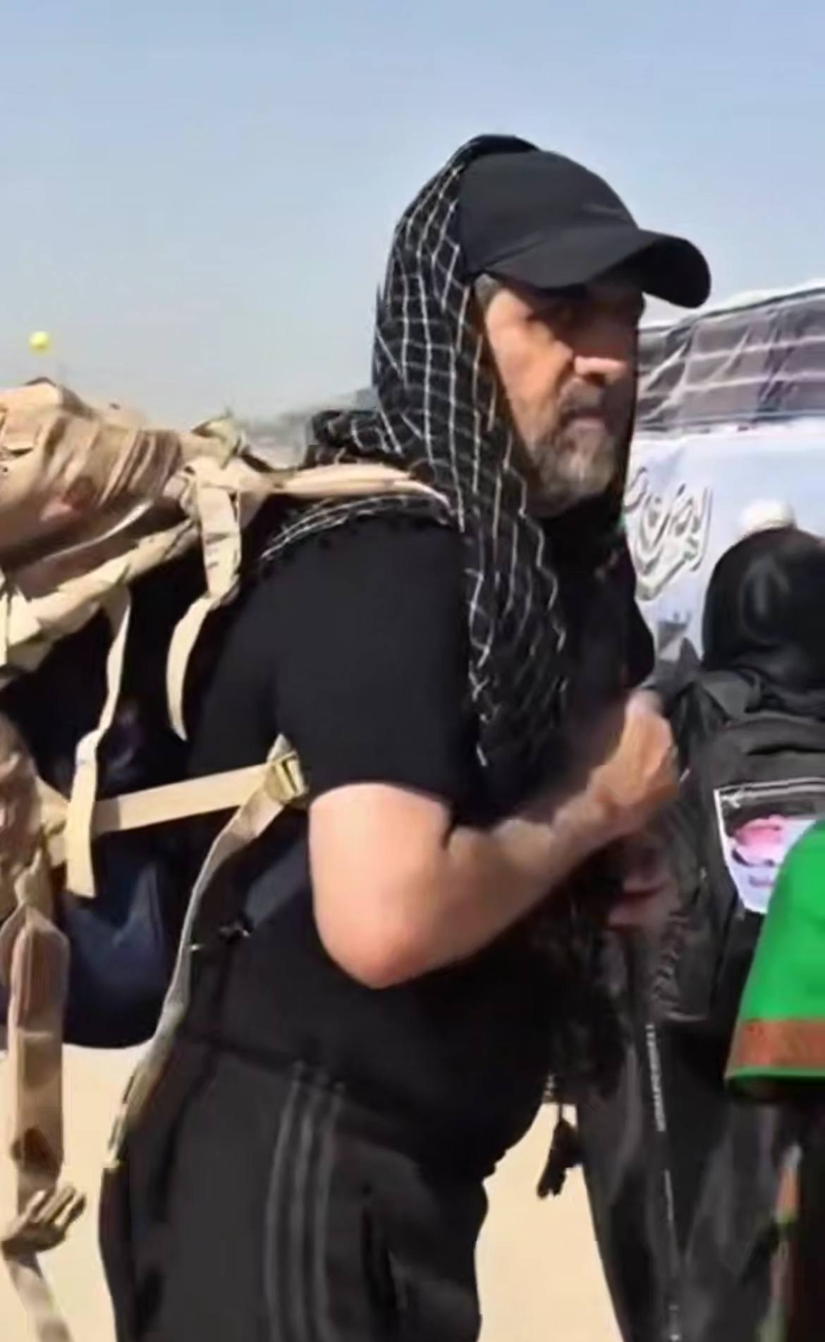 تصاویری از حضور حاج رمضان در پیادهروی اربعین/ شهید ایزدی مسئول کدام بخش از نیروی قدس بود؟