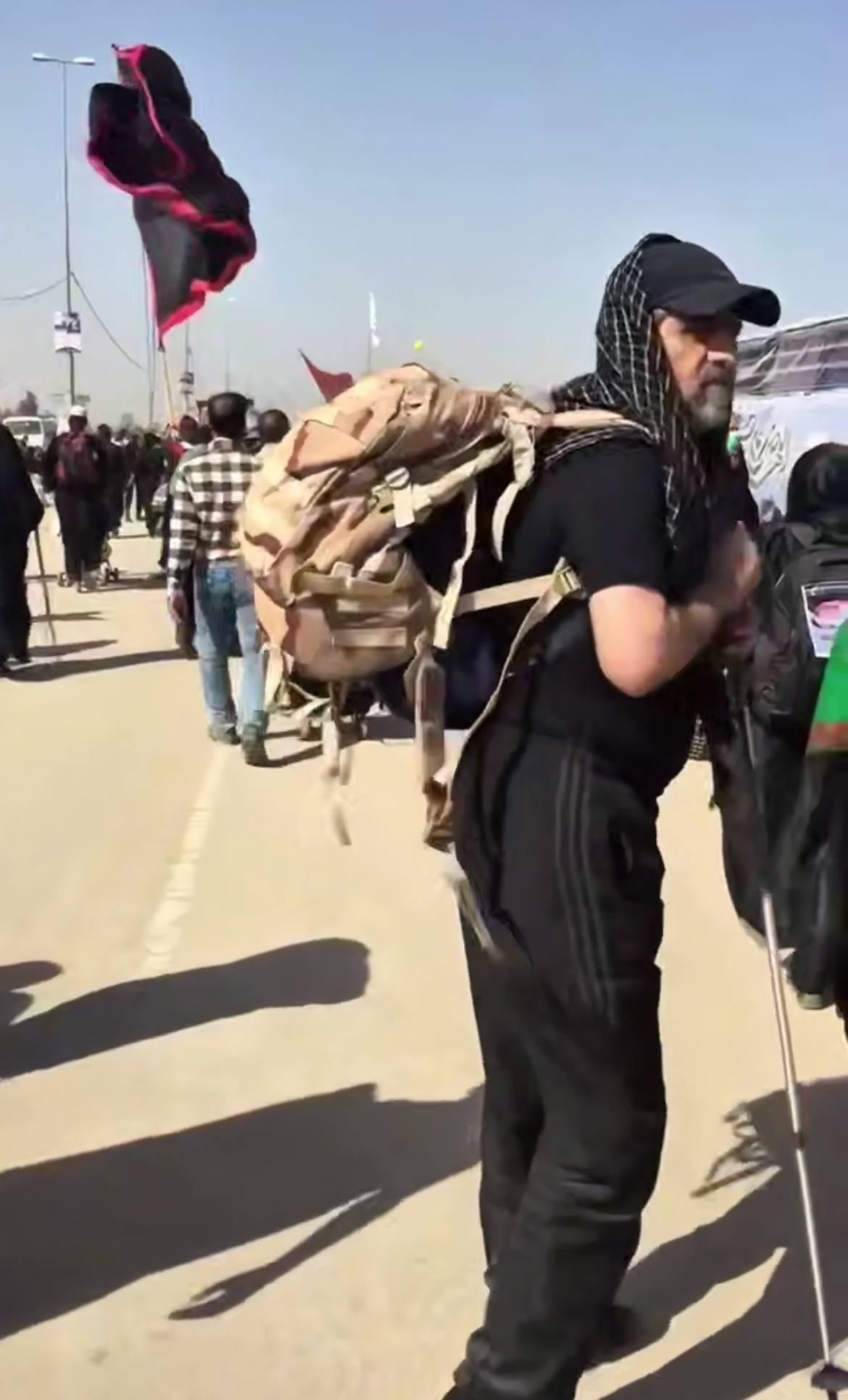 تصاویری از حضور حاج رمضان در پیادهروی اربعین/ شهید ایزدی مسئول کدام بخش از نیروی قدس بود؟