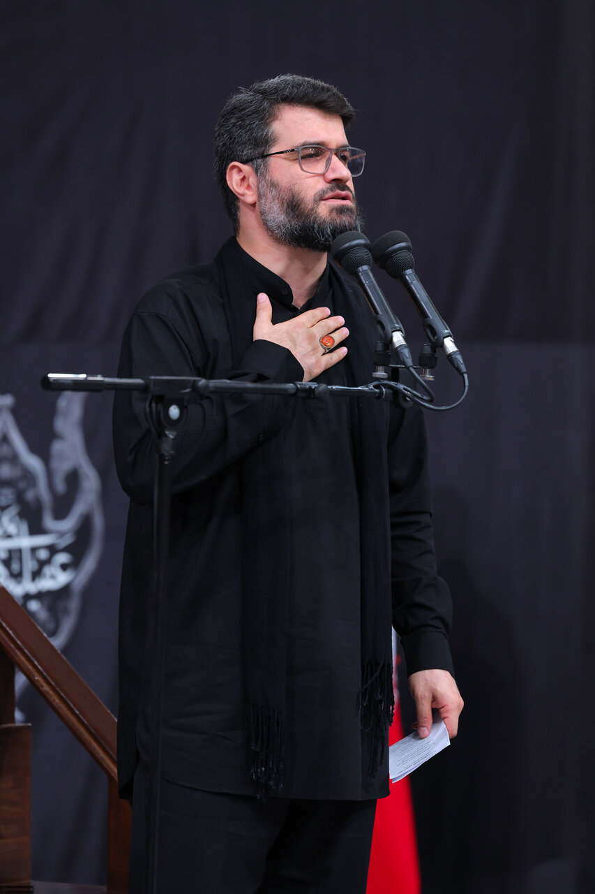 تصاویری از برگزاری مراسم عزاداری اربعین در حسینیه امام خمینی/ مداح مراسم چه کسی بود؟