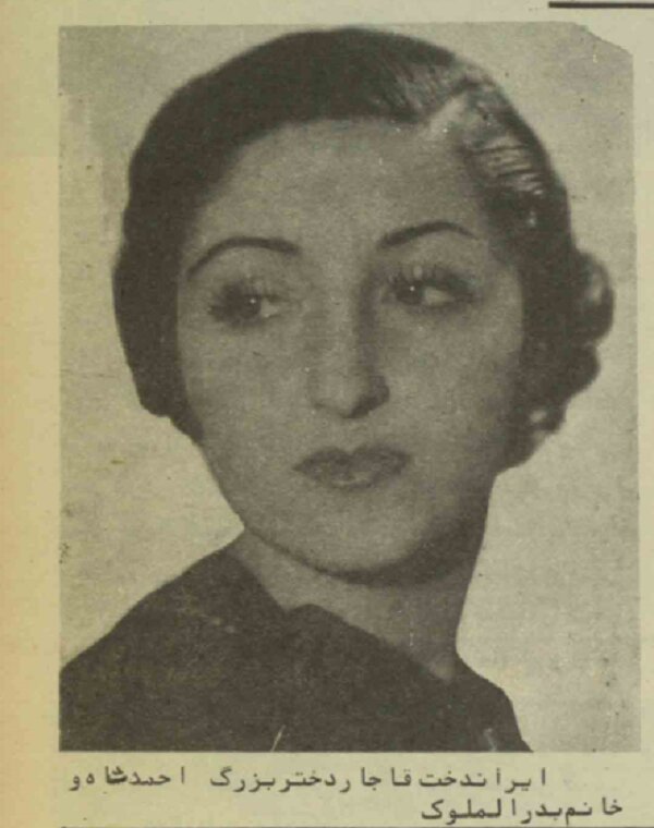 همسر احمدشاه به پنجره روزنامه چسبانده بود که چشمش به مجسمه رضاشاه نیفتد