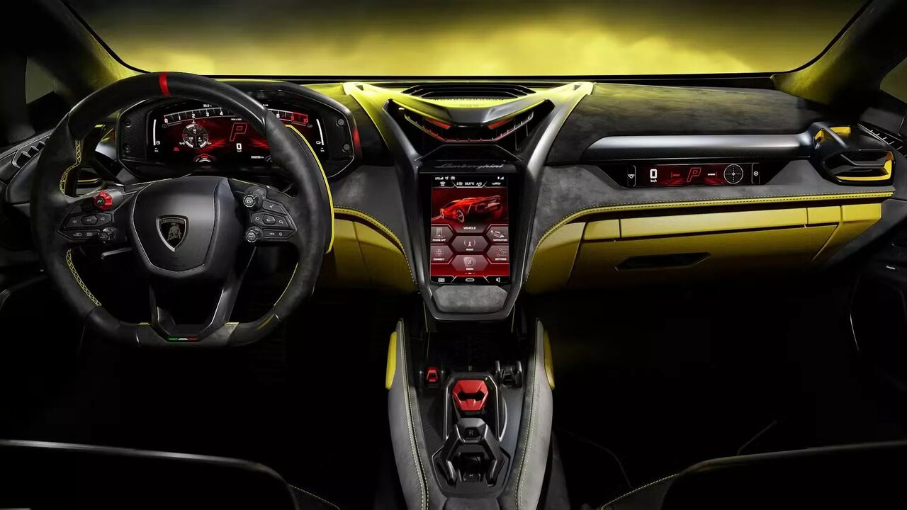 گاو خشمگین ۳٫۵ میلیون دلاری لامبورگینی به میدان آمد / عکس