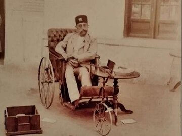 خاطرات مظفرالدین‌شاه: دریا مواج و متلاطم بود، حال ما به هم خورد، فرمودیم کشتی را برگردانند