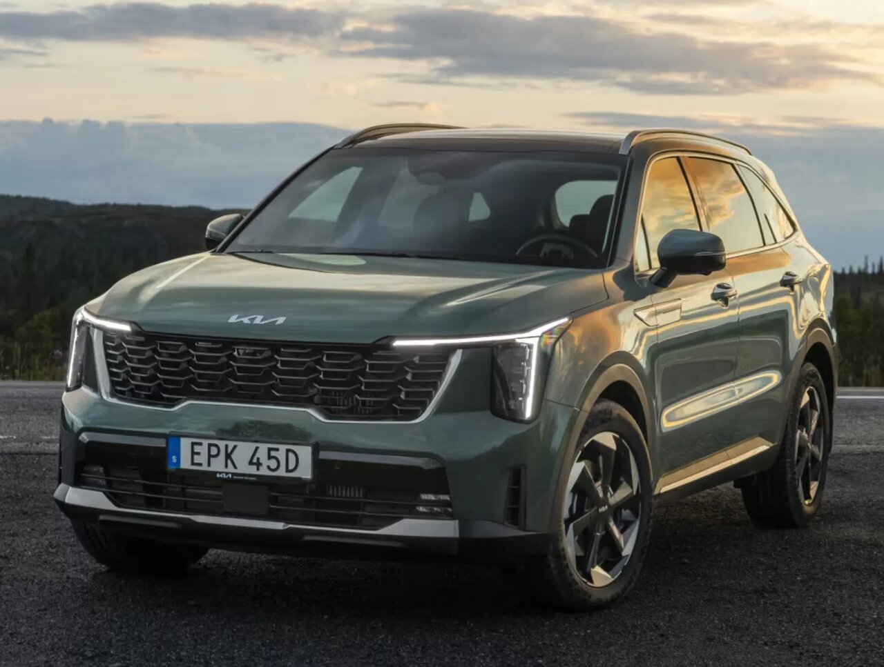 سانتافه بهتر است یا سورنتو؟ / مقایسهای بین جدیدترین شاسیبلندهای بازار /عکس