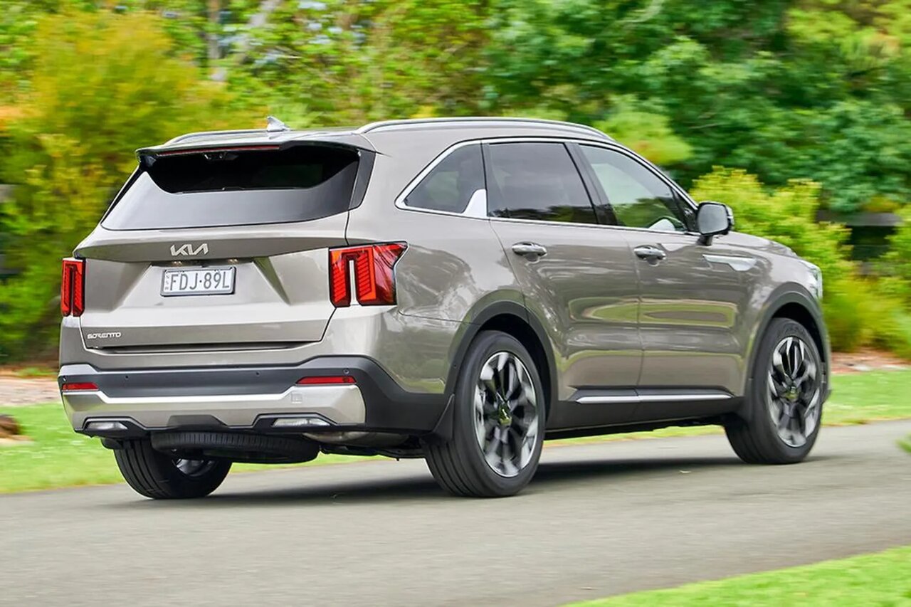 سانتافه بهتر است یا سورنتو؟ / مقایسهای بین جدیدترین شاسیبلندهای بازار /عکس