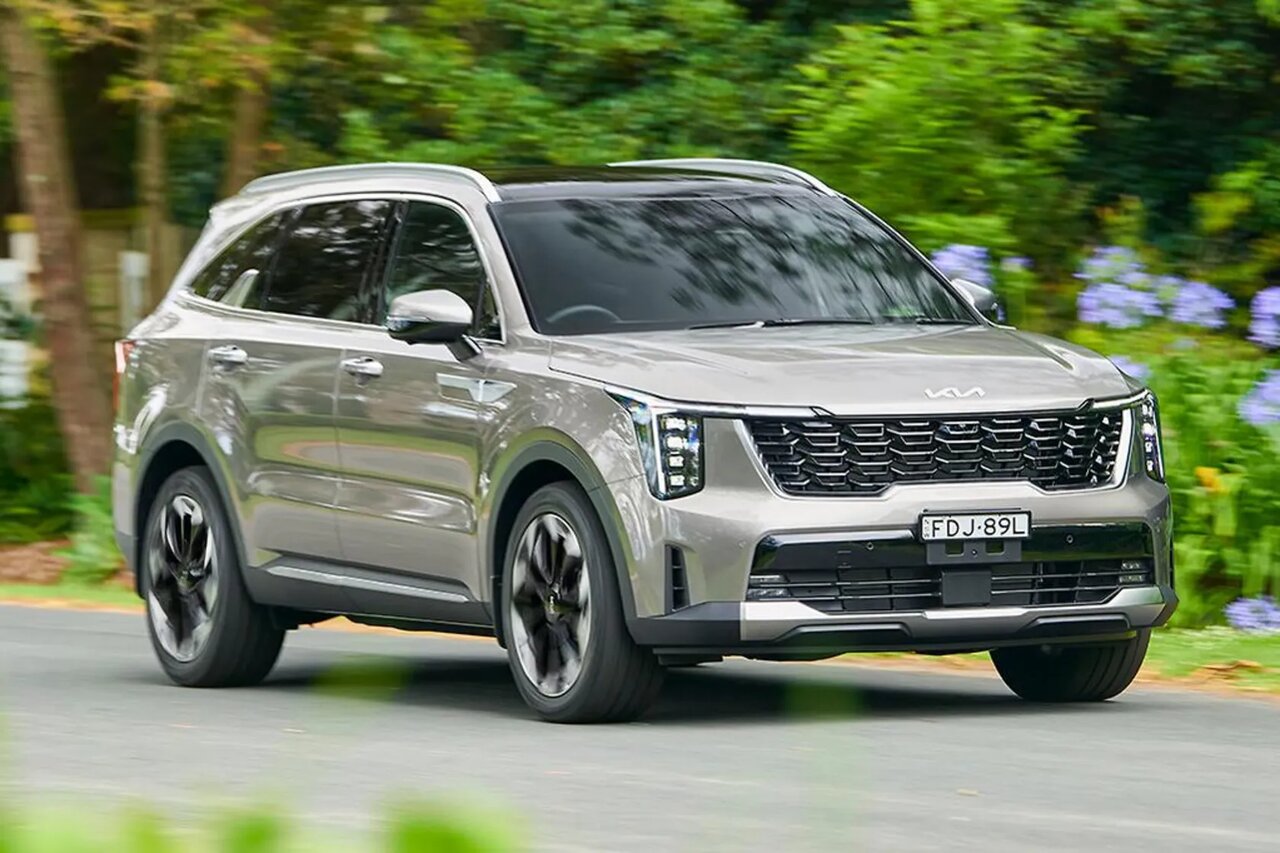 سانتافه بهتر است یا سورنتو؟ / مقایسهای بین جدیدترین شاسیبلندهای بازار /عکس