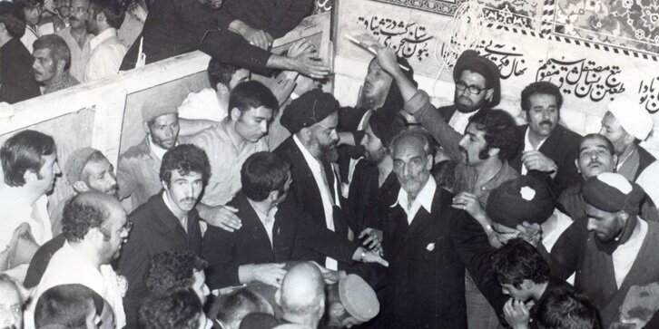 ایران عزادار آیت‌الله میلانی شد و مشهد سیاهپوش! +عکس/ وزیر دربار در مراسم درگذشت آیت‌الله میلانی