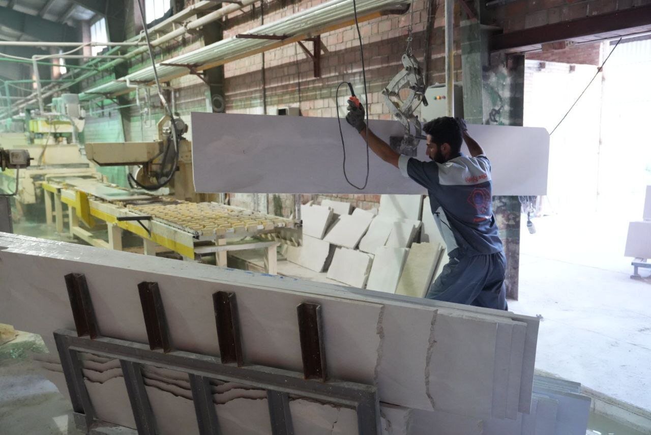 یک واحد فرآوری سنگ تزئینی در ارومیه افتتاح شد / سرمایهگذار: برخی مدیران سرمایهگذاران را ناامید میکنند