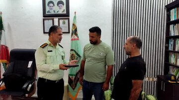 بازگشت کیف حاوی دلار و طلا به گردشگر عراقی در فریدونکنار