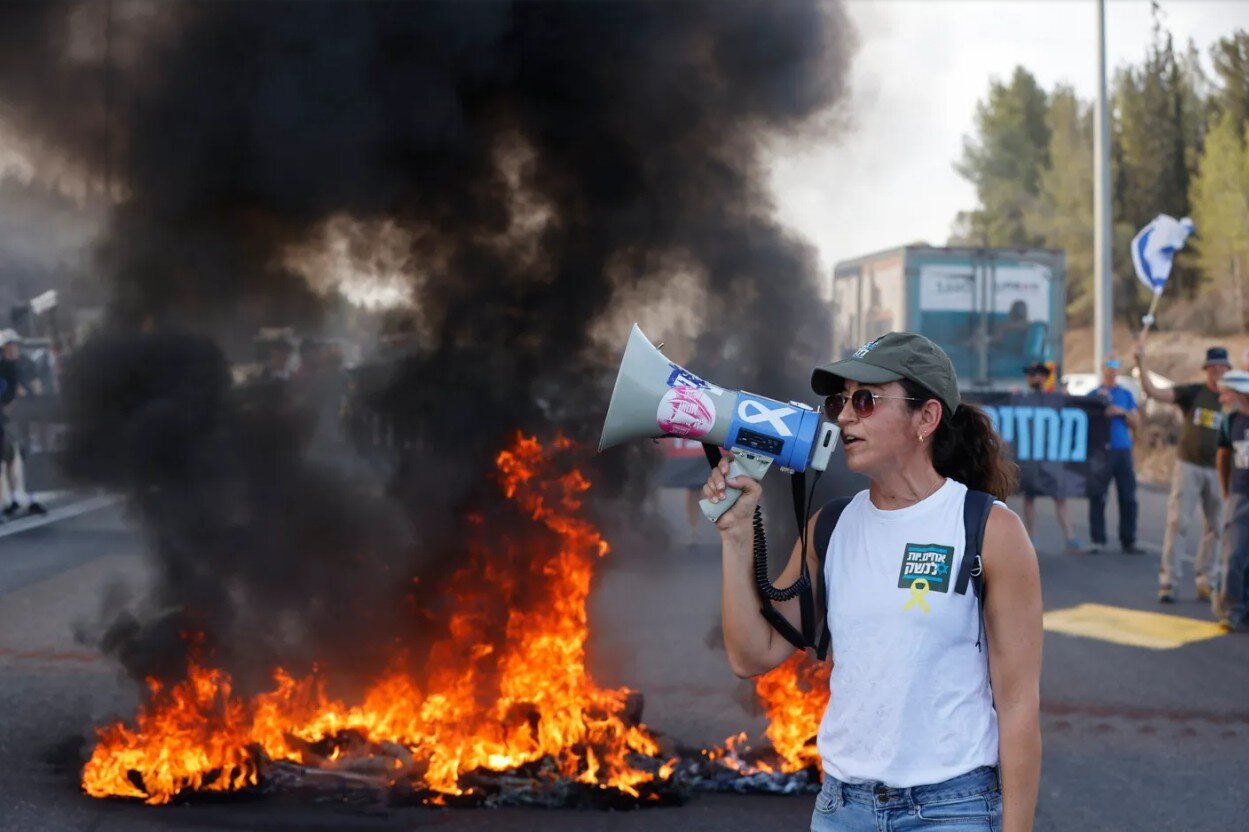 اعتصاب و اعتراضات سراسری در اسرائیل؛بنی گانتس و لاپید هم به تظاهرات پیوستند/اسموتریچ: این وضعیت به نفع حماس است+تصاویر