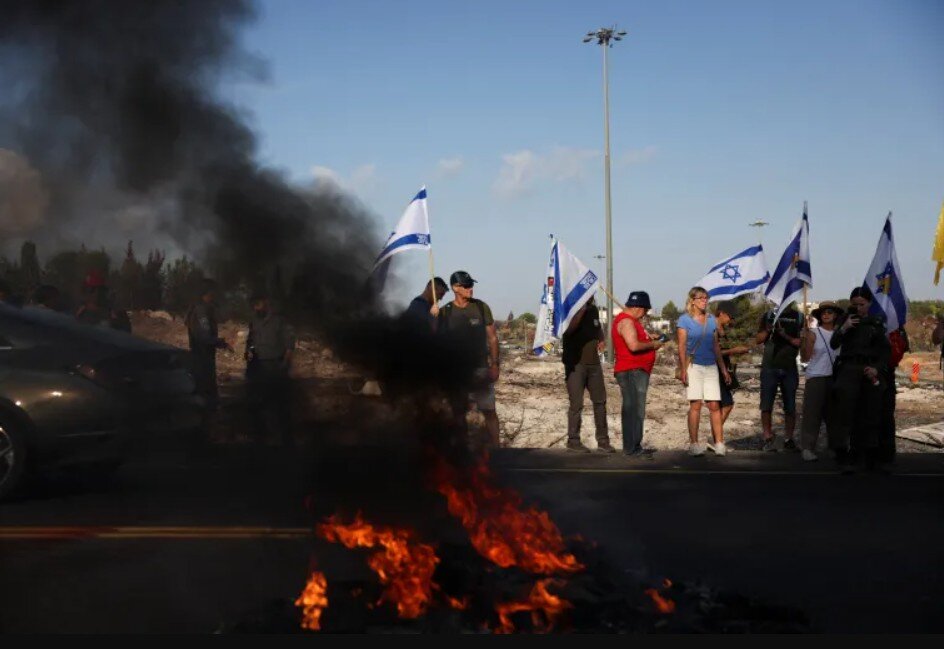 اعتصاب و اعتراضات سراسری در اسرائیل؛بنی گانتس و لاپید هم به تظاهرات پیوستند/اسموتریچ: این وضعیت به نفع حماس است+تصاویر