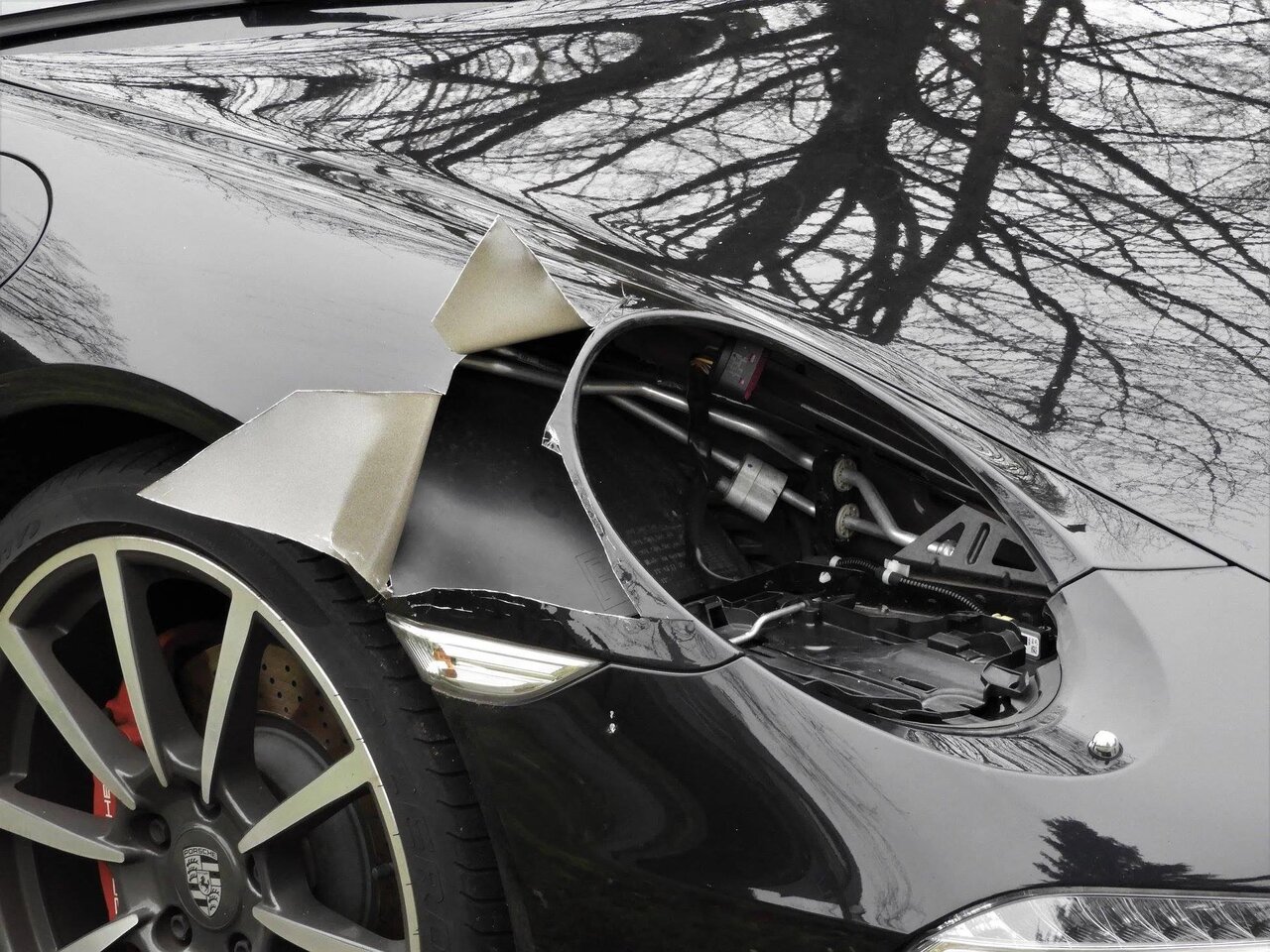 دزدی چراغهای پورشه: از بازار سیاه تا مزارع ماریجوانا