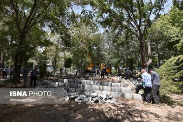 تصاویر | آمادهسازی آرامگاه استاد فرشچیان در اصفهان