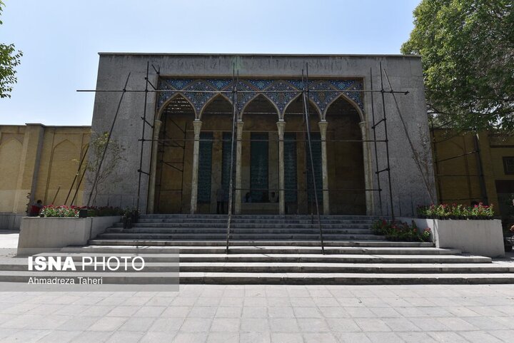 تصاویر |  آماده‌سازی آرامگاه استاد فرشچیان در اصفهان