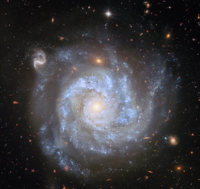 عکس روز ناسا از یک کهکشان مارپیچی