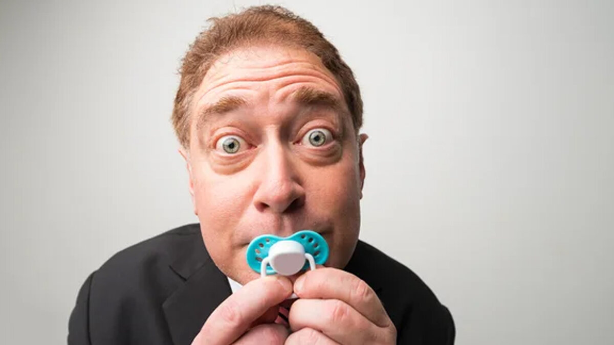 پدیده پستانک بزرگسالان؛ نوستالژی یا نیاز روانی؟/ بررسی ابعاد علمی و روانی استفاده از پستانک در ایجاد آرامش