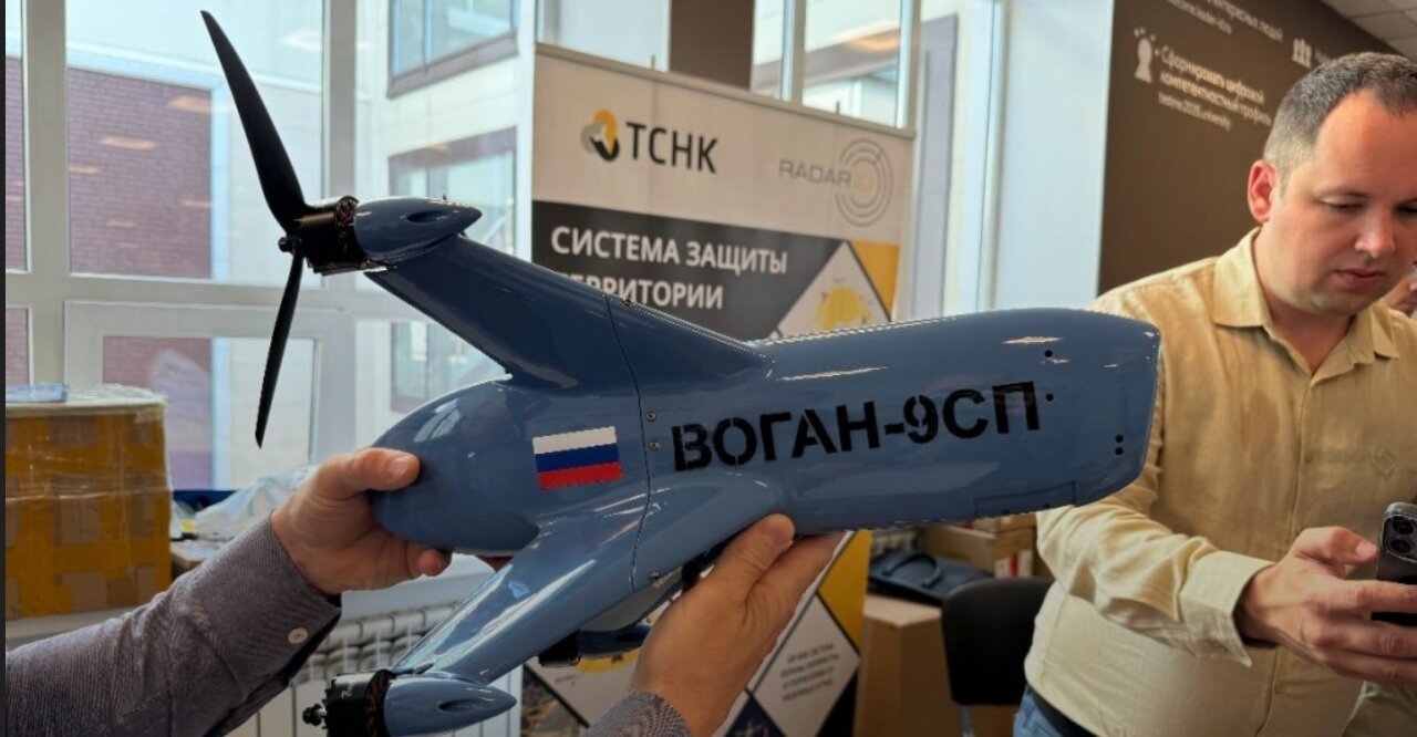 بررسی یک پروژه عجیب / پهپادی که با بست پلاستیکی به جنگنده متصل شده!