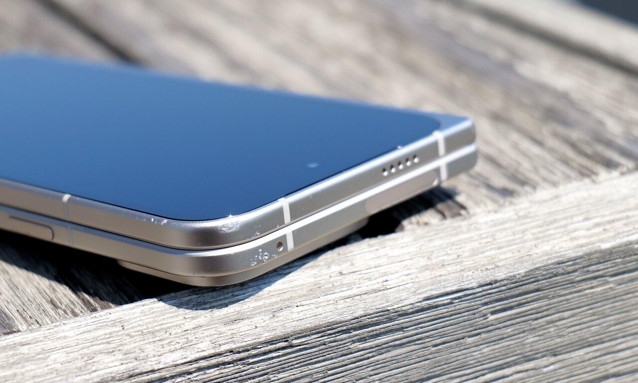 چگونه گوگل تنها با دو نسل به پای سامسونگ رسید؟ / برتری پیکسل ۹ پرو؛ تاشویی که دوربینش کم نمیآورد! چگونه گوگل تنها با دو نسل به پای سامسونگ رسید؟ / برتری پیکسل ۹ پرو؛ تاشویی که دوربینش کم نمیآورد!