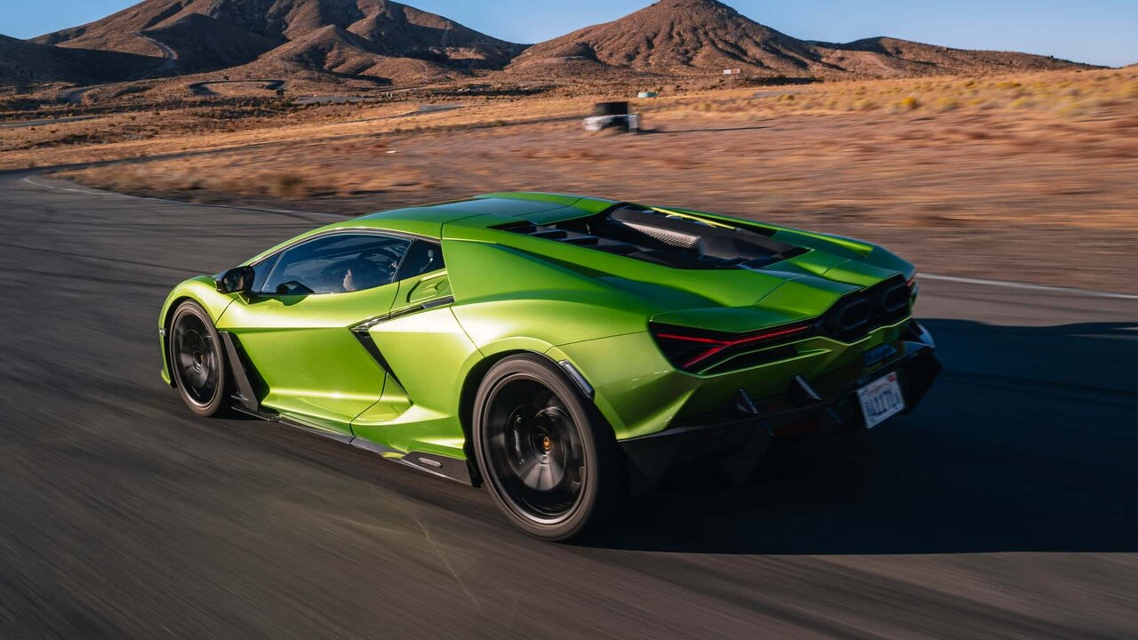 لامبورگینی پیشرانه محبوب را حفظ میکند / موتور ۱۲ سیلندر امضای ماست