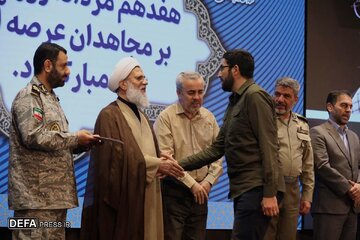 تجلیل ارتش از خبرنگاران و خانواده شهید باقری / گرامی داشت یاد خبرنگار شهید خبرگزاری دفاع مقدس «فرشته باقری» + تصاویر