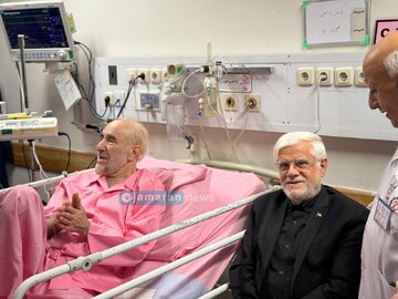 عیادت محمدرضا عارف از سیدمحمد خاتمی در بیمارستان + تصویر
