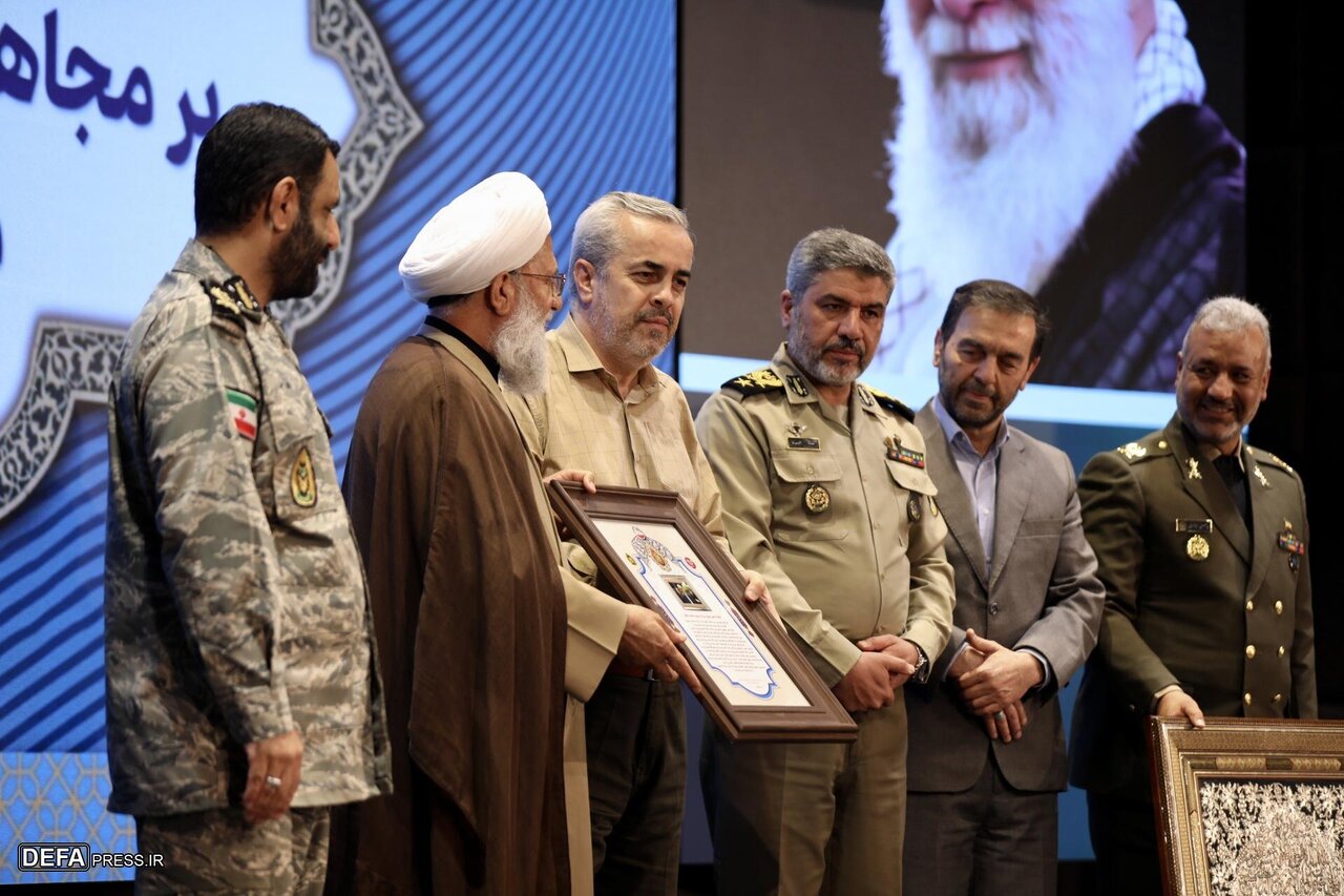 تجلیل ارتش از خبرنگاران و خانواده شهید باقری / گرامی داشت یاد خبرنگار شهید خبرگزاری دفاع مقدس «فرشته باقری» + تصاویر 3