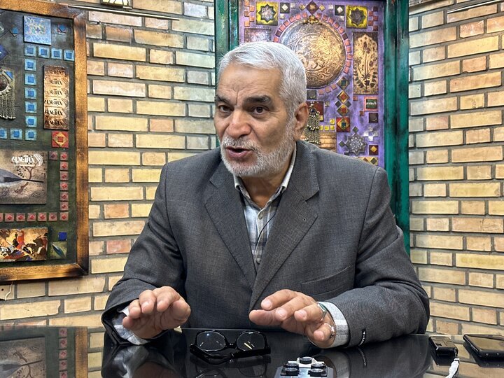 حقیقتپور: کسانی که از انقلاب جلوترند و شعارهای تند میدهند مشکوک هستند / کوهکن: فرد نفوذی تظاهر به خودی بودن میکند و در لحظات حساس ضربه میزند 2