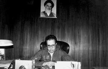 عکس/ سرلشکر فکوری در حاشیه جشن فارغ‌التحصیلی دانشکده خلبانی؛ اوایل دهه ۴۰