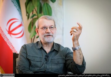 لاریجانی: ایرانیها «تسلیمبشو» نیستند / ایرانیها در ایام جنگ از یک درک بالایی برخوردار بودند / یکی از نکات مهم در این جنگ تدابیر رهبری بود