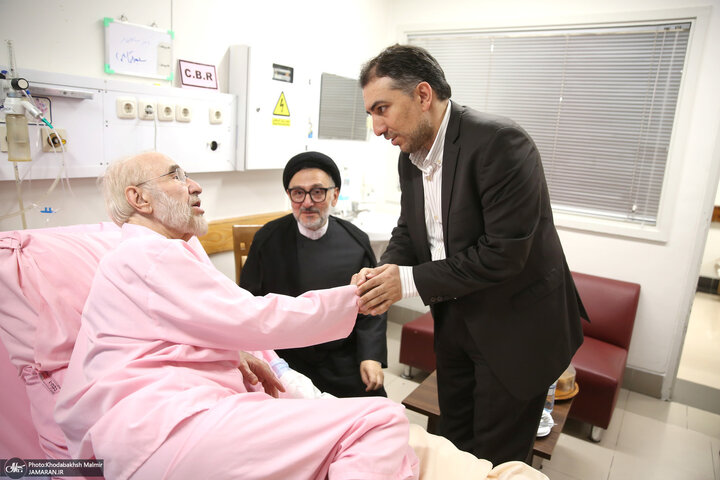 عیادت جمعی از شخصیت های سیاسی و فرهنگی از سید محمد خاتمی