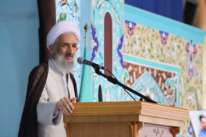 امام جمعه زنجان:ایران ظرفیت تبدیل شدن به گلوگاه ژئوپلتیک منطقه را دارد/امام جمعه پاکدشت:تقلیل نقش و اهمیت سپاه، در بیانیه سیاسی اخیر نمک نشناسی است