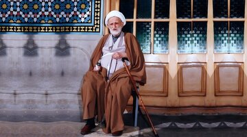 آیتالله بهجت: دعا هرگز بیاثر نیست، حتی اگر به تأخیر بیفتد آیتالله بهجت: دعا هرگز بیاثر نیست، حتی اگر به تأخیر بیفتد
