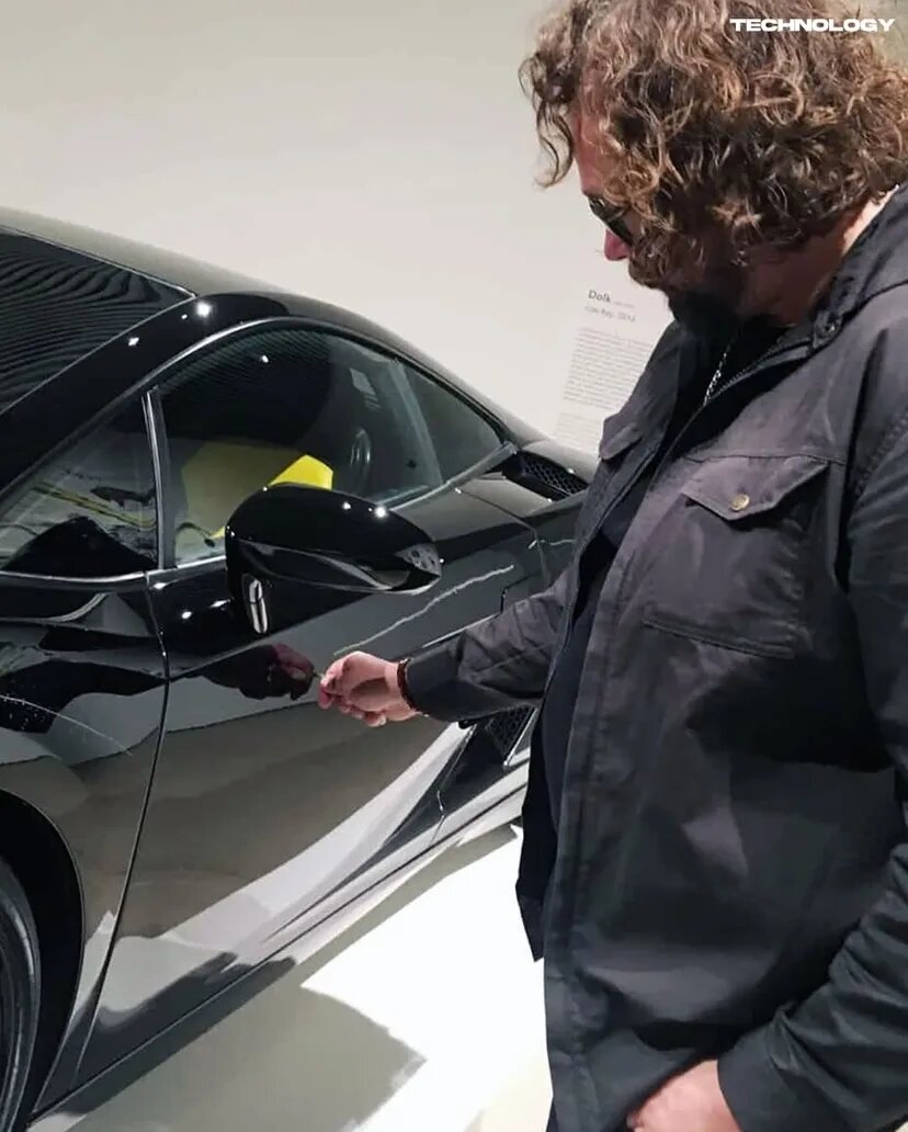 به موزه بیایید و روی لامبورگینی خطوخش بیندازید! /عکس